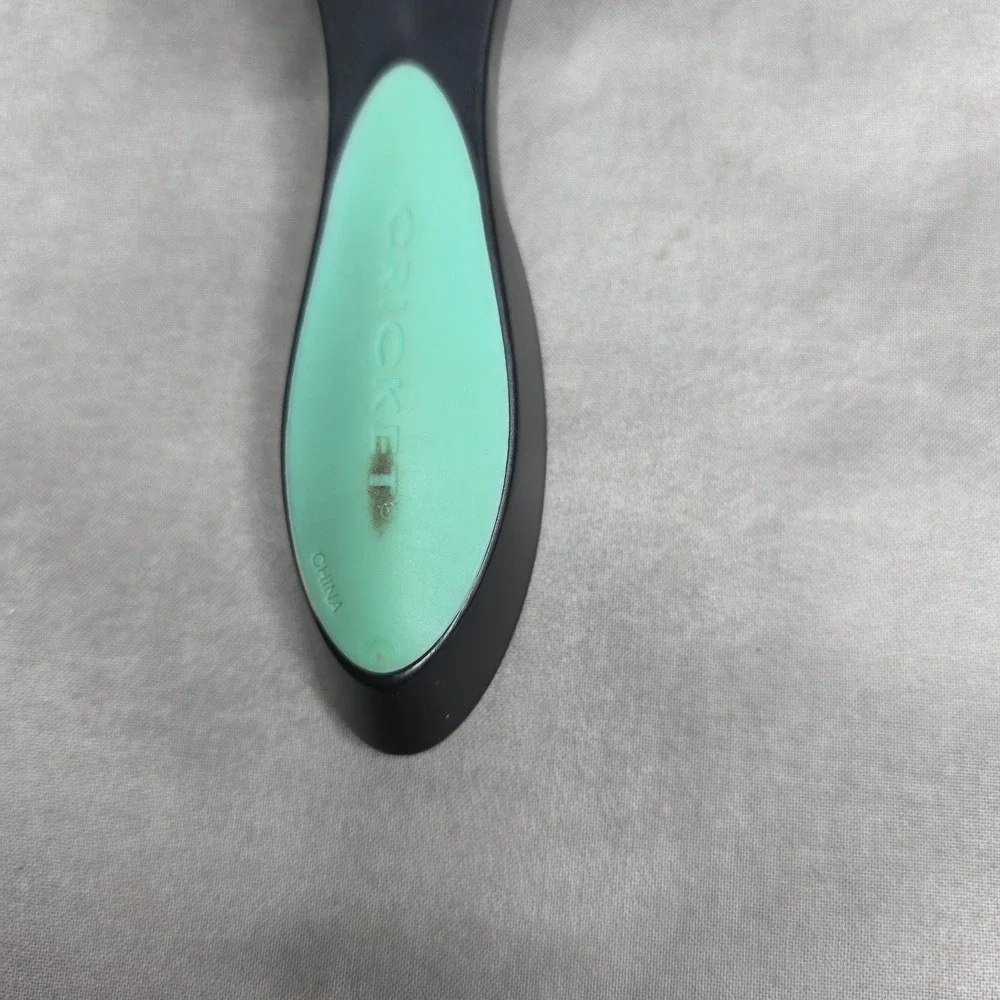 CRICKET Static Free Comfort Collection Lg Ball Tips Ceramic Ionic Paddle Brush
